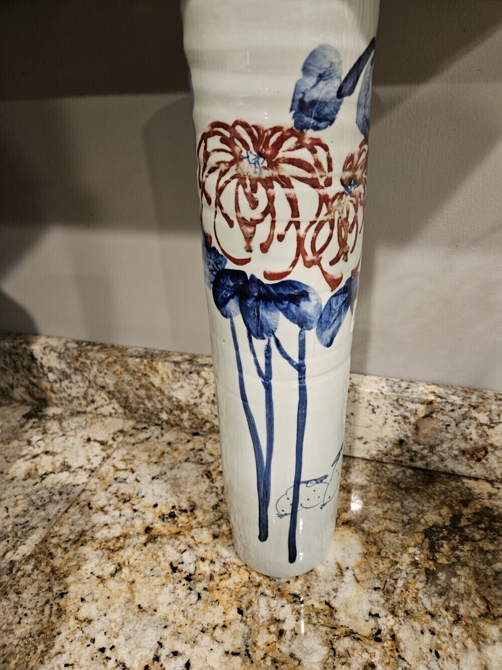 Chinese large hand painted Cylander Vase 20" Tall Red And Blue Spider Mum - Picture 2 of 4